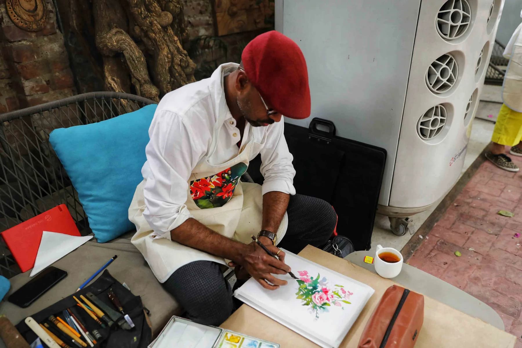 Painting flowers from life — the Live Drawing and Exhibition day at Gallery Cosmos