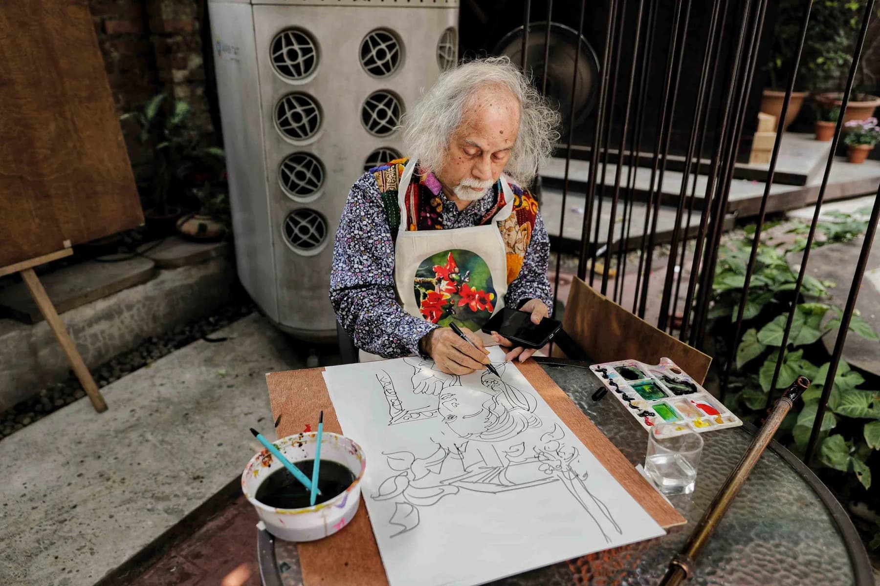 Drawing in the courtyard — the Live Drawing and Exhibition day at Gallery Cosmos